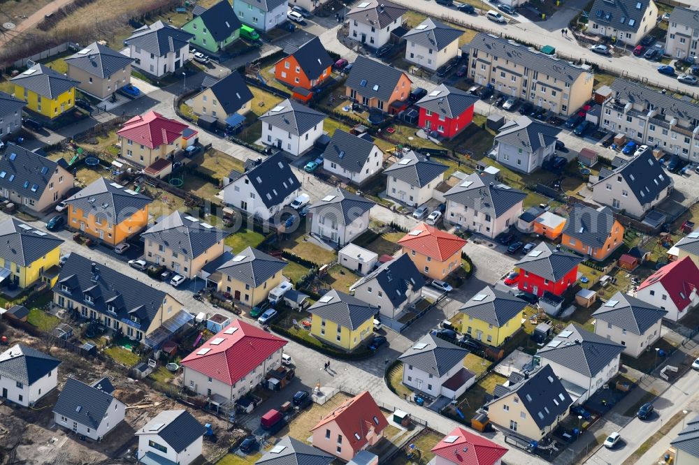 Aerial image Berlin - Single-family residential area of settlement on Arturweg - Pilgroner Strasse in the district Mahlsdorf in Berlin, Germany