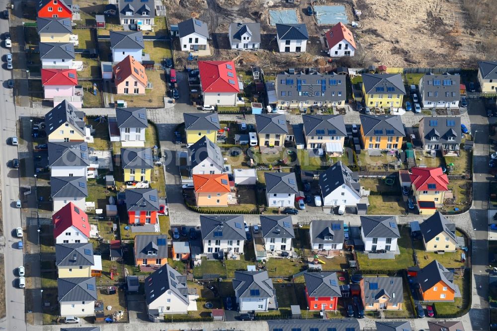 Berlin from the bird's eye view: Single-family residential area of settlement on Arturweg - Pilgroner Strasse in the district Mahlsdorf in Berlin, Germany