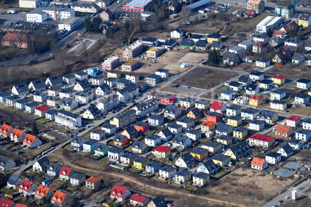 Aerial image Berlin - Single-family residential area of settlement on Arturweg - Pilgroner Strasse in the district Mahlsdorf in Berlin, Germany