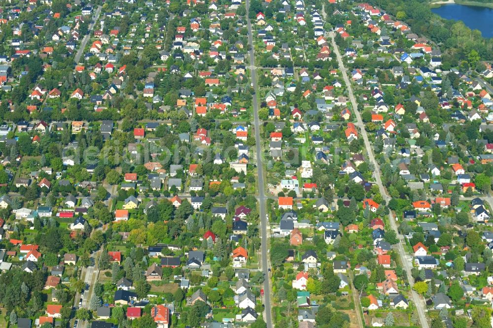 Aerial photograph Berlin - Single-family residential area of settlement Badener Strasse - Mannheimer Strasse in the district Mahlsdorf in Berlin, Germany