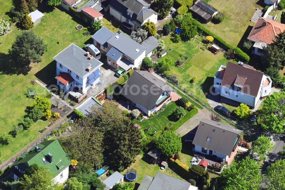 Aerial photograph Berlin - Single-family residential area of settlement on Bausdorfstrasse in the district Kaulsdorf in Berlin, Germany