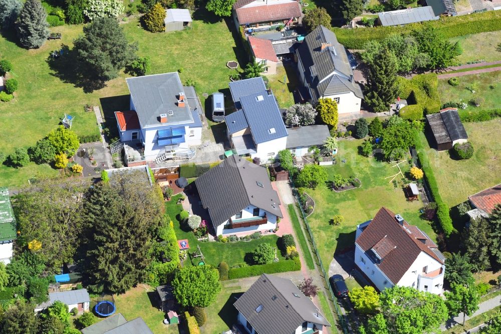 Berlin from above - Single-family residential area of settlement on Bausdorfstrasse in the district Kaulsdorf in Berlin, Germany