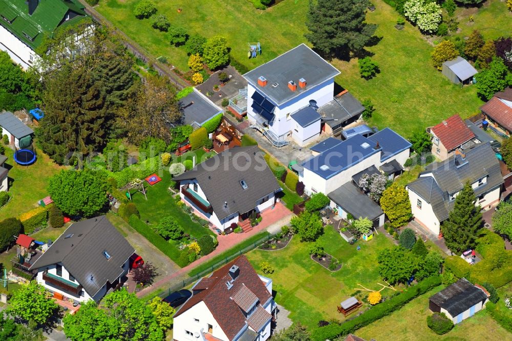 Aerial image Berlin - Single-family residential area of settlement on Bausdorfstrasse in the district Kaulsdorf in Berlin, Germany