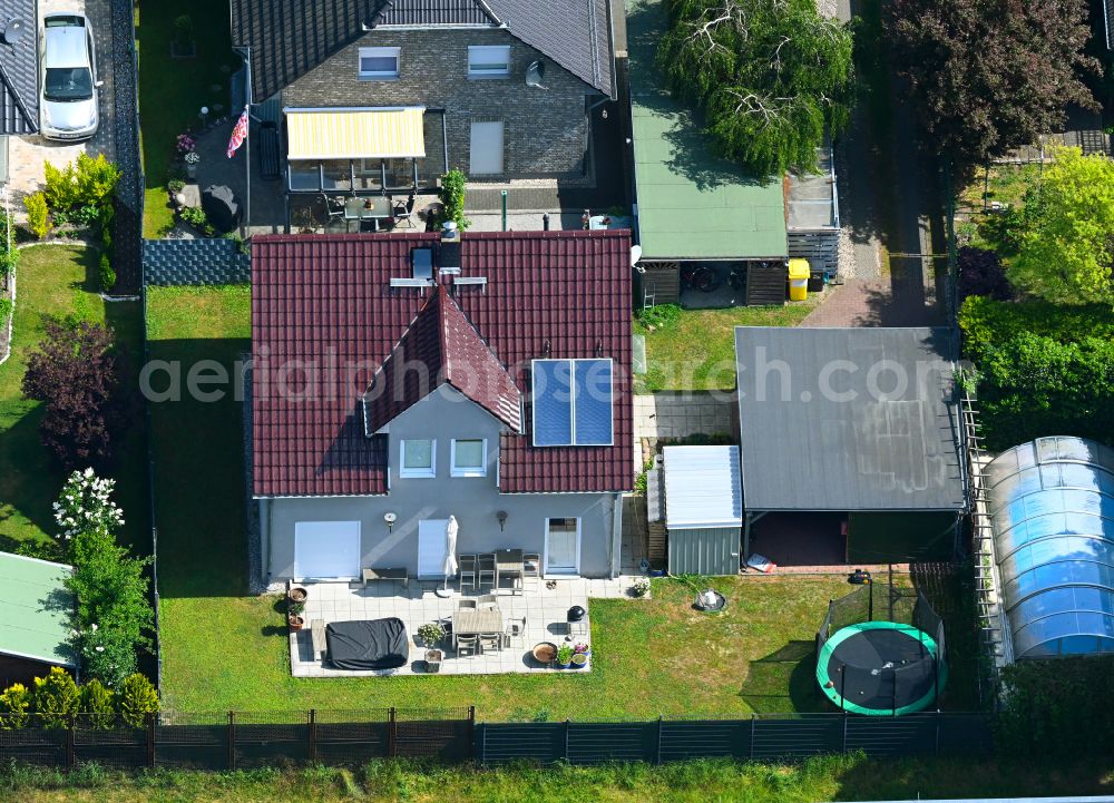 Aerial photograph Berlin - Single-family residential area of settlement on Bergedorfer Strasse in the district Kaulsdorf in Berlin, Germany