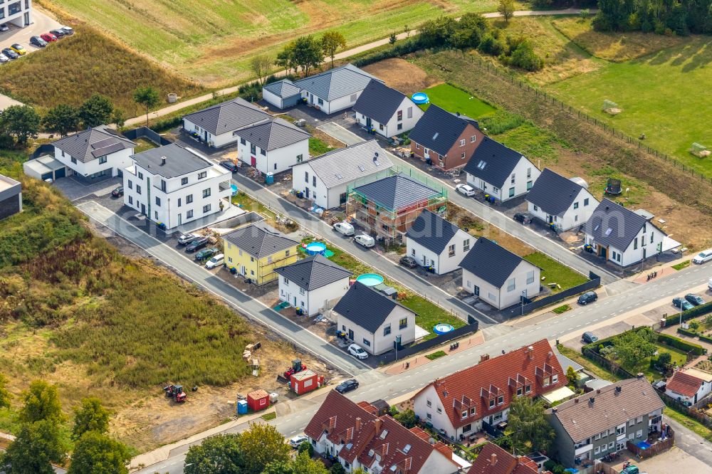 Bergkamen from above - Residential area of single-family settlement Buescherstrasse - Landwehrstrasse in Bergkamen at Ruhrgebiet in the state North Rhine-Westphalia, Germany