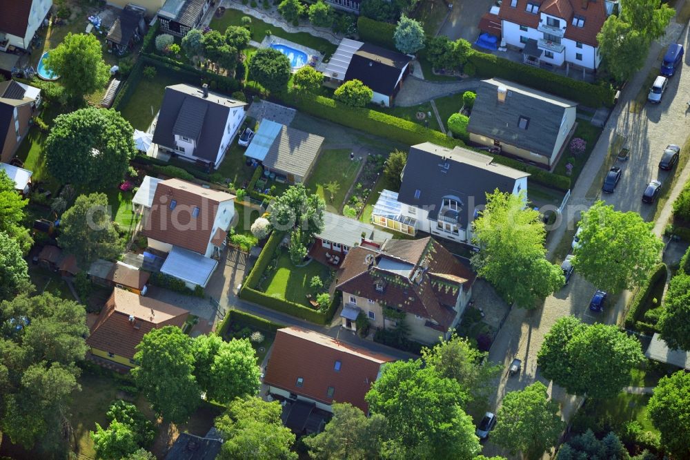 Berlin from above - Single-family residential area of settlement in Berlin in Germany