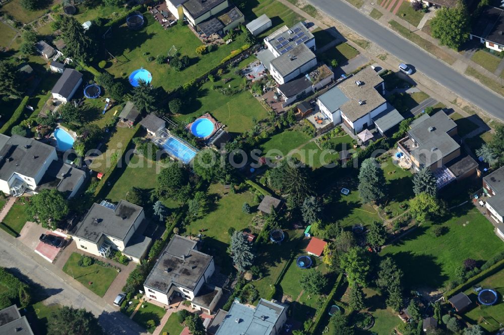 Berlin from the bird's eye view: Single-family residential area of settlement in Berlin in Germany