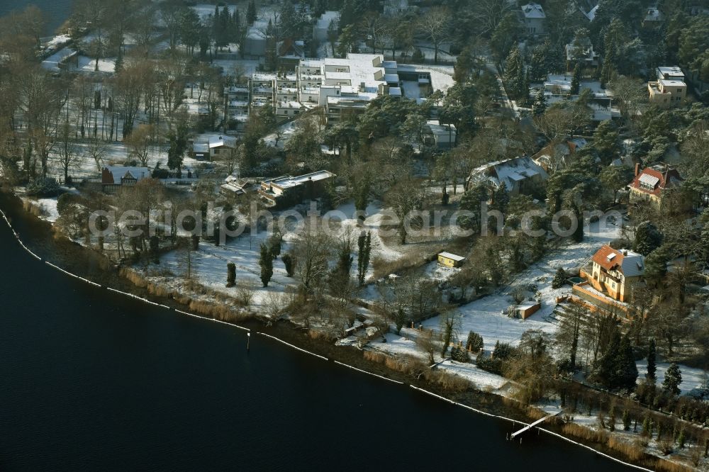 Berlin from the bird's eye view: Single-family residential area of settlement an der Imchenallee am Ufer der Havel im Stadtteil Kladow in Berlin in Germany