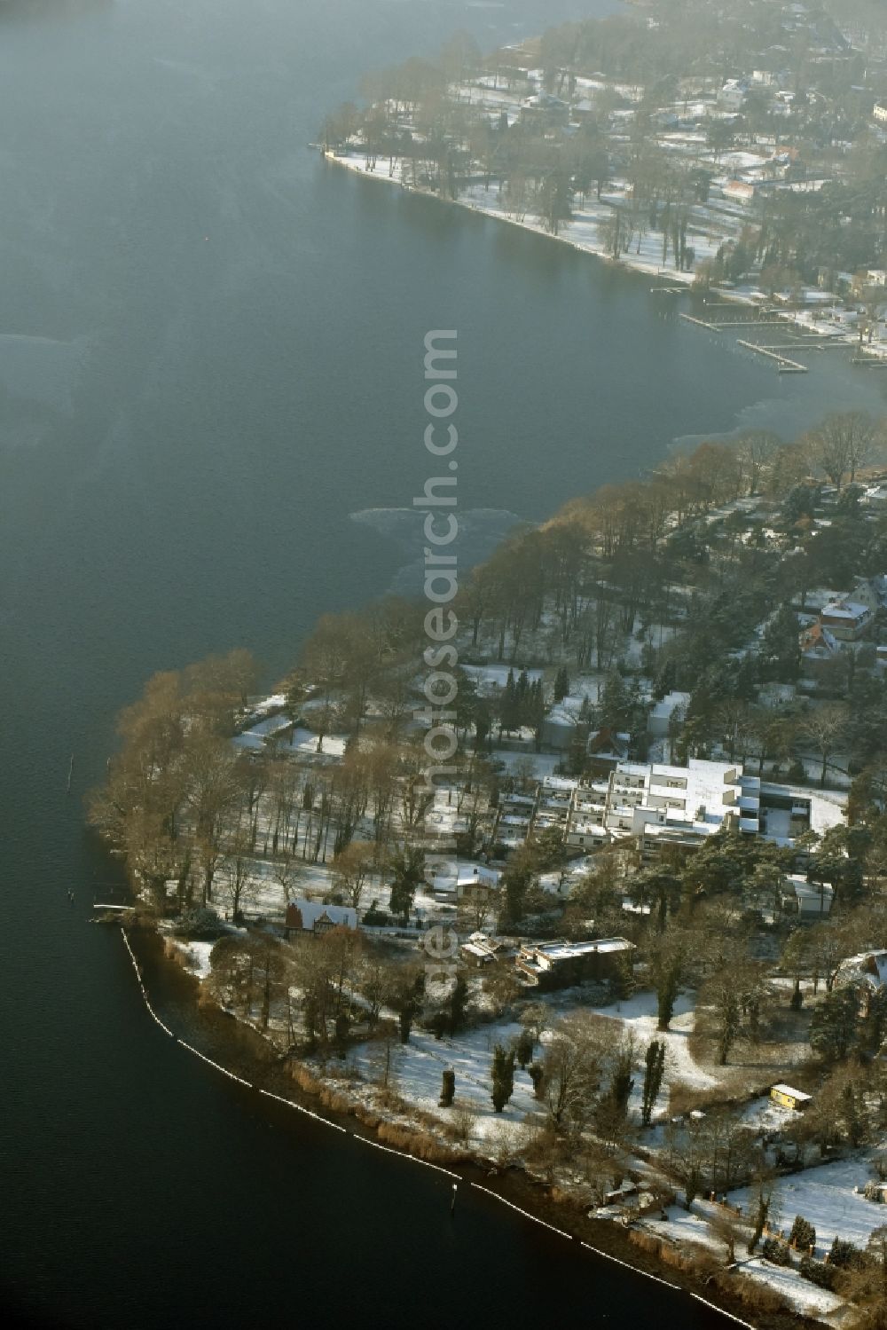 Aerial image Berlin - Single-family residential area of settlement an der Imchenallee am Ufer der Havel im Stadtteil Kladow in Berlin in Germany