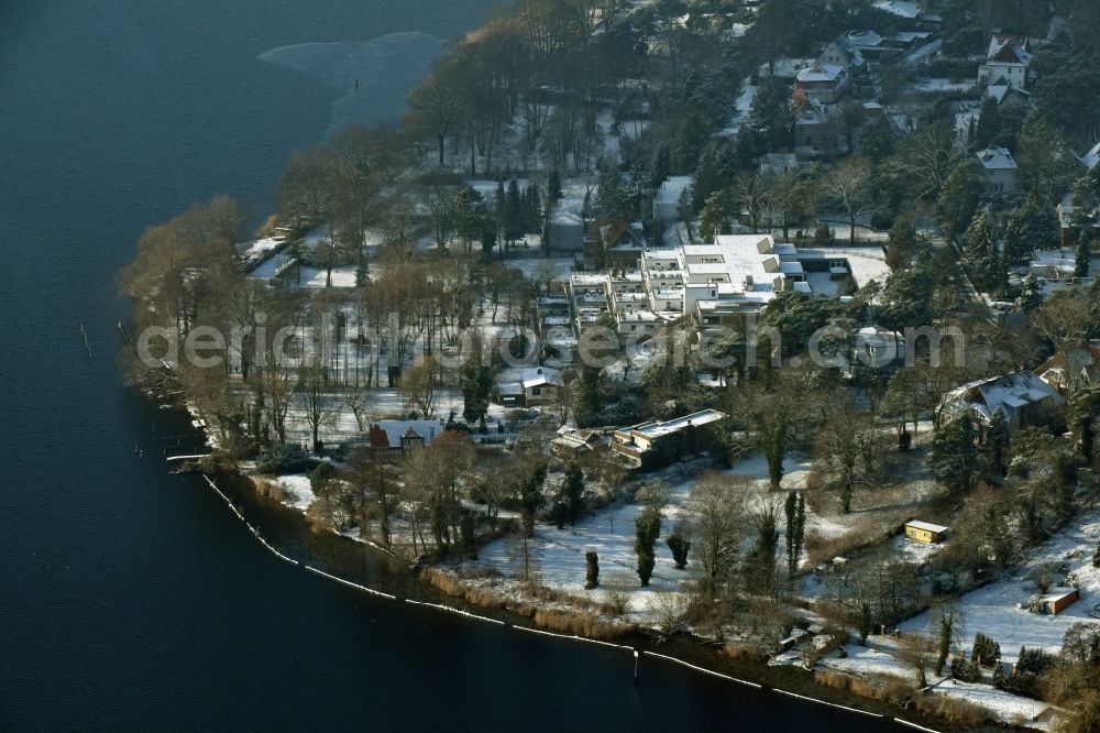 Aerial photograph Berlin - Single-family residential area of settlement an der Imchenallee am Ufer der Havel im Stadtteil Kladow in Berlin in Germany