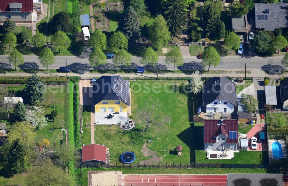 Aerial photograph Berlin Kaulsdorf - Single family house residential area at the Bergedorfer road in 12621 BERLIN Kaulsdorf south