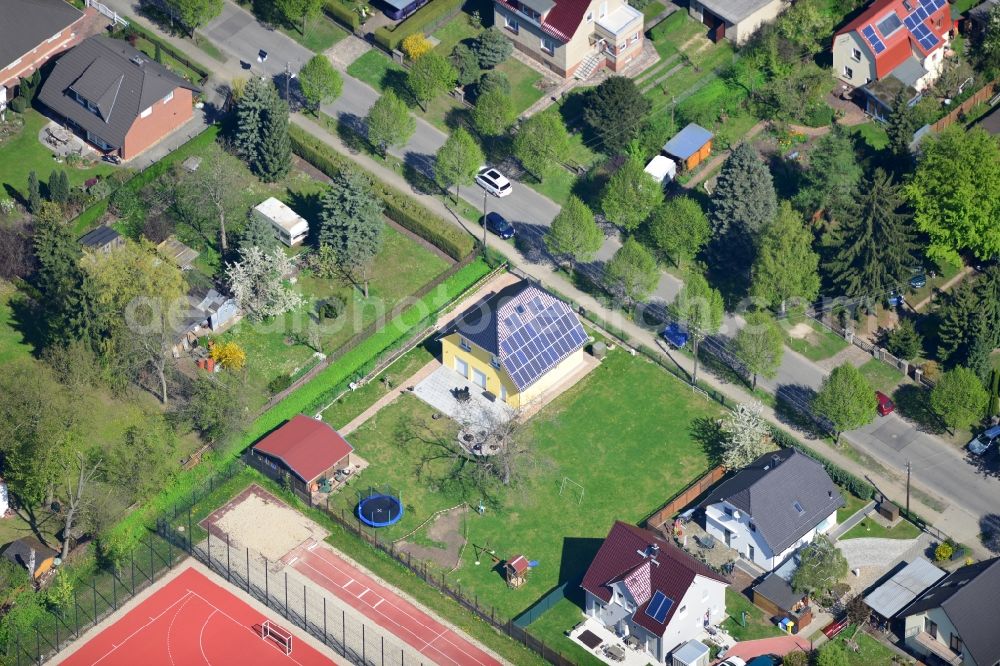 Aerial photograph Berlin Kaulsdorf - Single family house residential area at the Bergedorfer road in 12621 BERLIN Kaulsdorf south