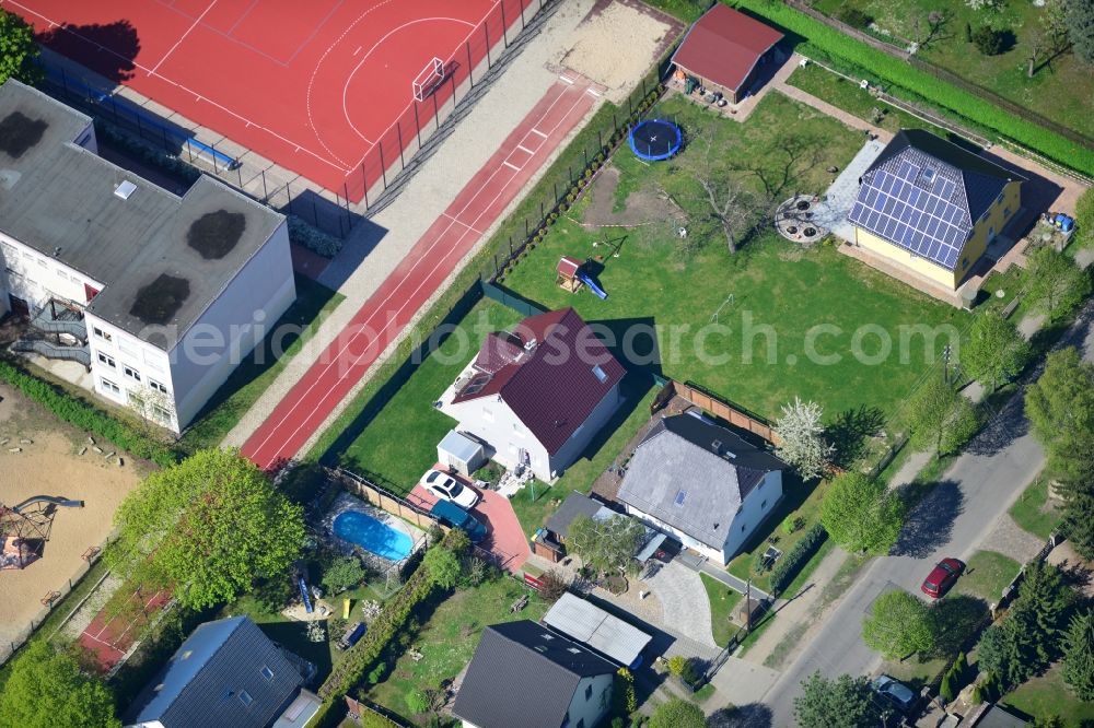 Aerial image Berlin Kaulsdorf - Single family house residential area at the Bergedorfer road in 12621 BERLIN Kaulsdorf south