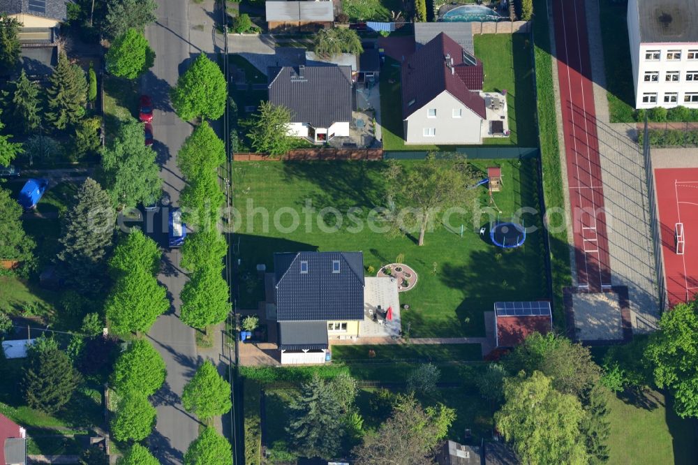 Aerial image Berlin Kaulsdorf - Single family house residential area at the Bergedorfer road in 12621 BERLIN Kaulsdorf south