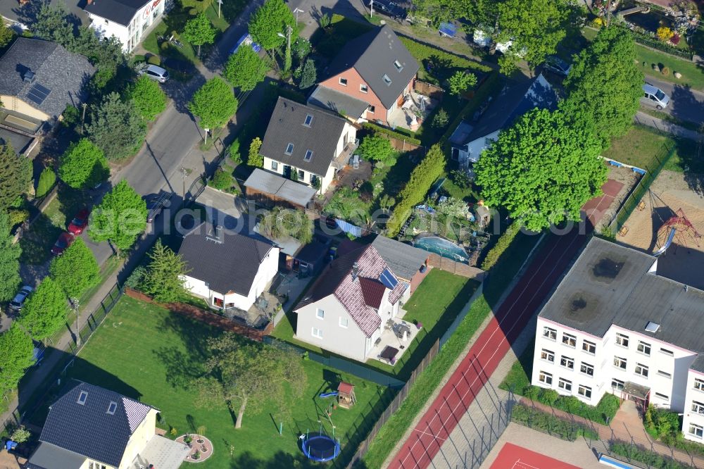 Aerial photograph Berlin Kaulsdorf - Single family house residential area at the Bergedorfer road in 12621 BERLIN Kaulsdorf south