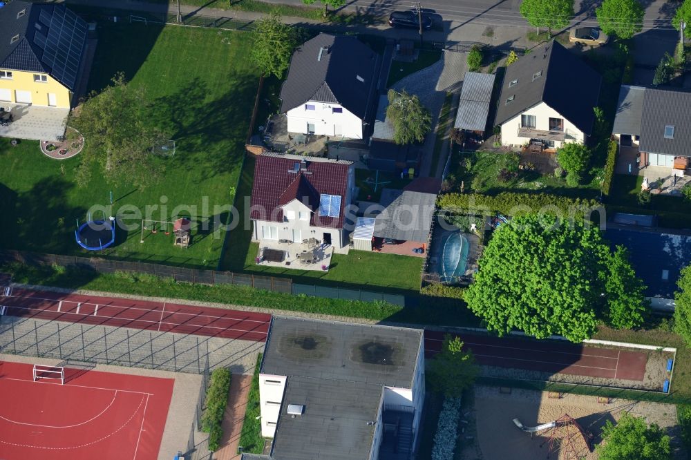 Aerial image Berlin Kaulsdorf - Single family house residential area at the Bergedorfer road in 12621 BERLIN Kaulsdorf south