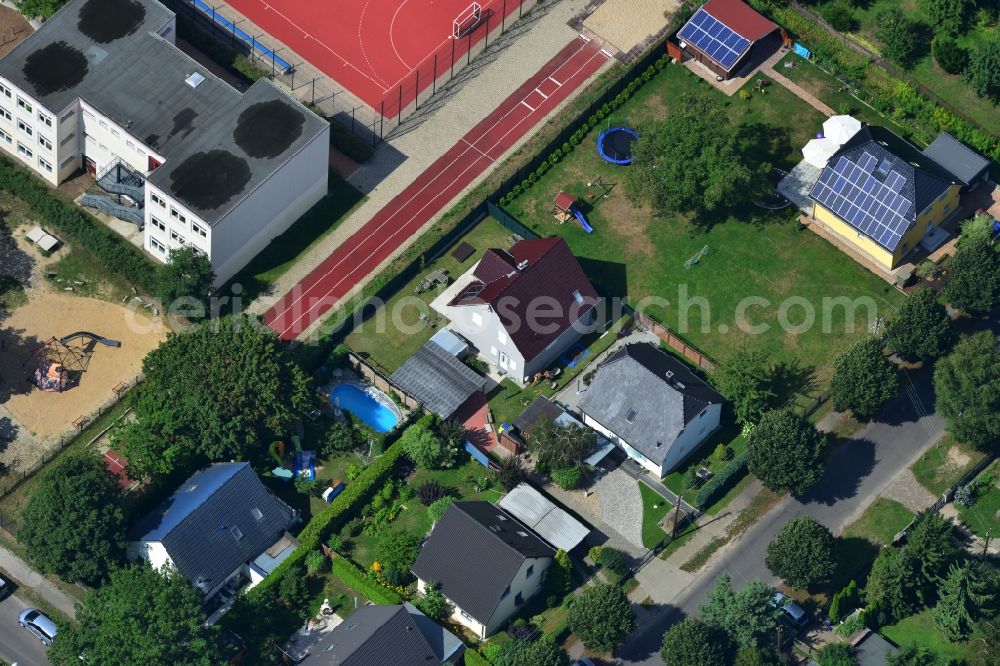 Aerial image Berlin Kaulsdorf - Single family house residential area at the Bergedorfer road in 12621 BERLIN Kaulsdorf south