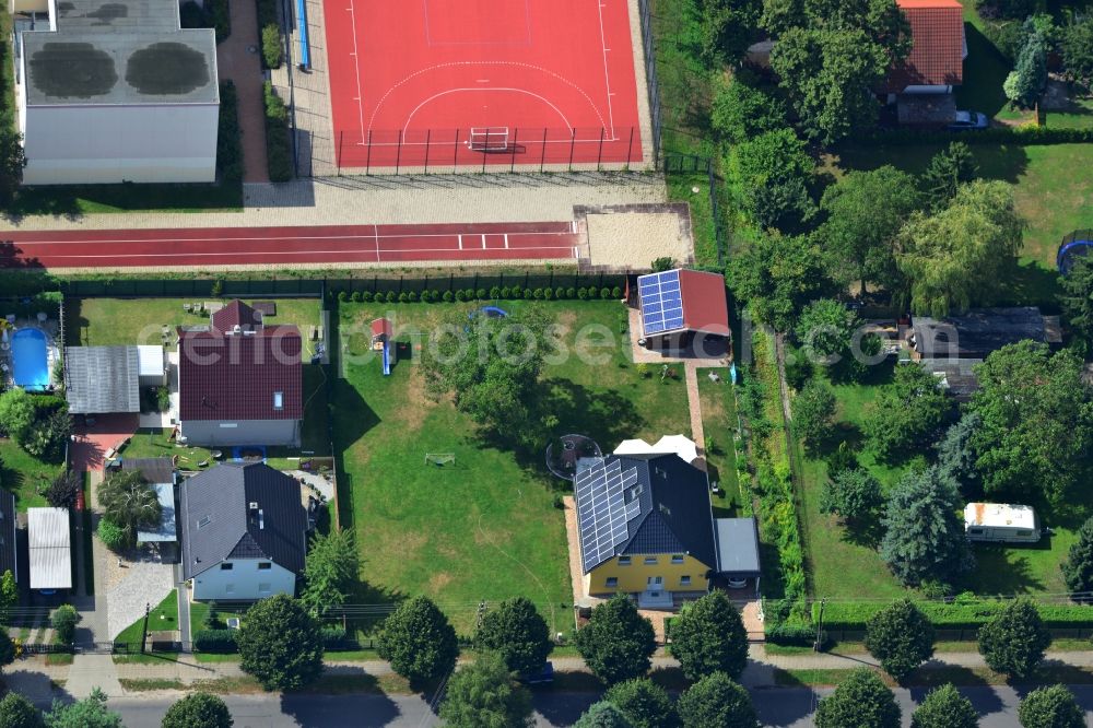 Aerial photograph Berlin Kaulsdorf - Single family house residential area at the Bergedorfer road in 12621 BERLIN Kaulsdorf south