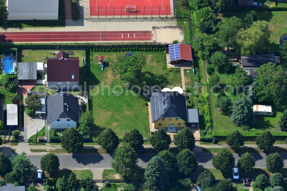 Berlin Kaulsdorf from above - Single family house residential area at the Bergedorfer road in 12621 BERLIN Kaulsdorf south