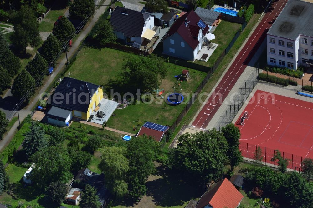 Aerial photograph Berlin Kaulsdorf - Single family house residential area at the Bergedorfer road in 12621 BERLIN Kaulsdorf south