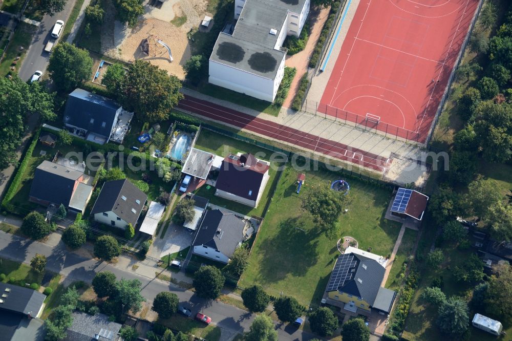 Aerial image Berlin Kaulsdorf - Single family house residential area at the Bergedorfer road in 12621 BERLIN Kaulsdorf south