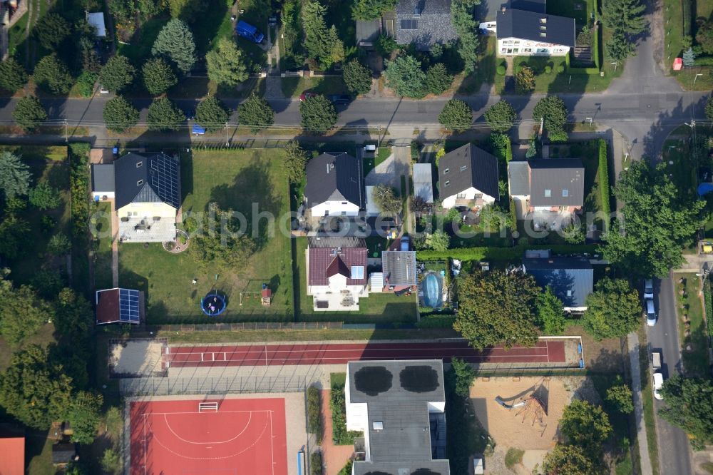 Berlin Kaulsdorf from above - Single family house residential area at the Bergedorfer road in 12621 BERLIN Kaulsdorf south