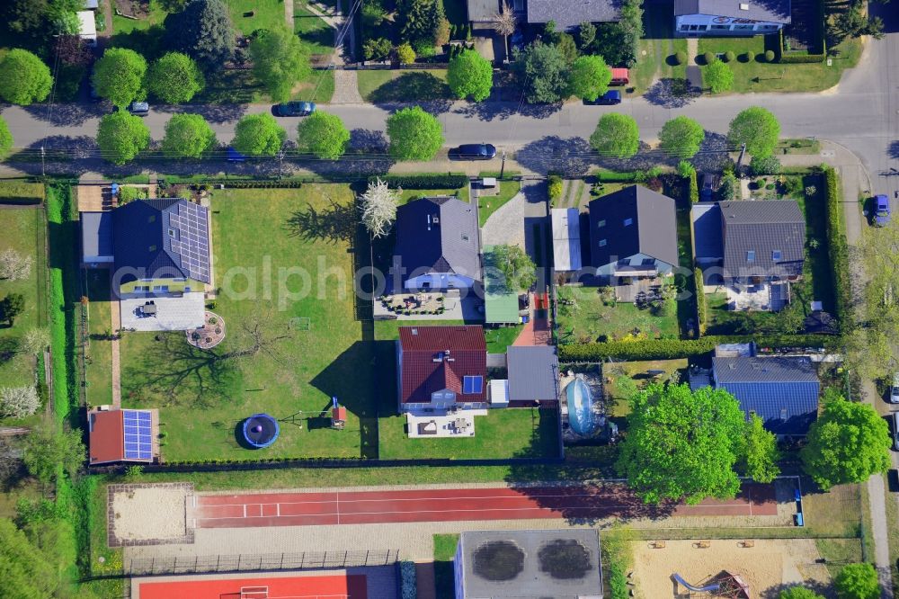 Aerial photograph Berlin - Single family house residential area at the Bergedorfer road in 12621 BERLIN Kaulsdorf south