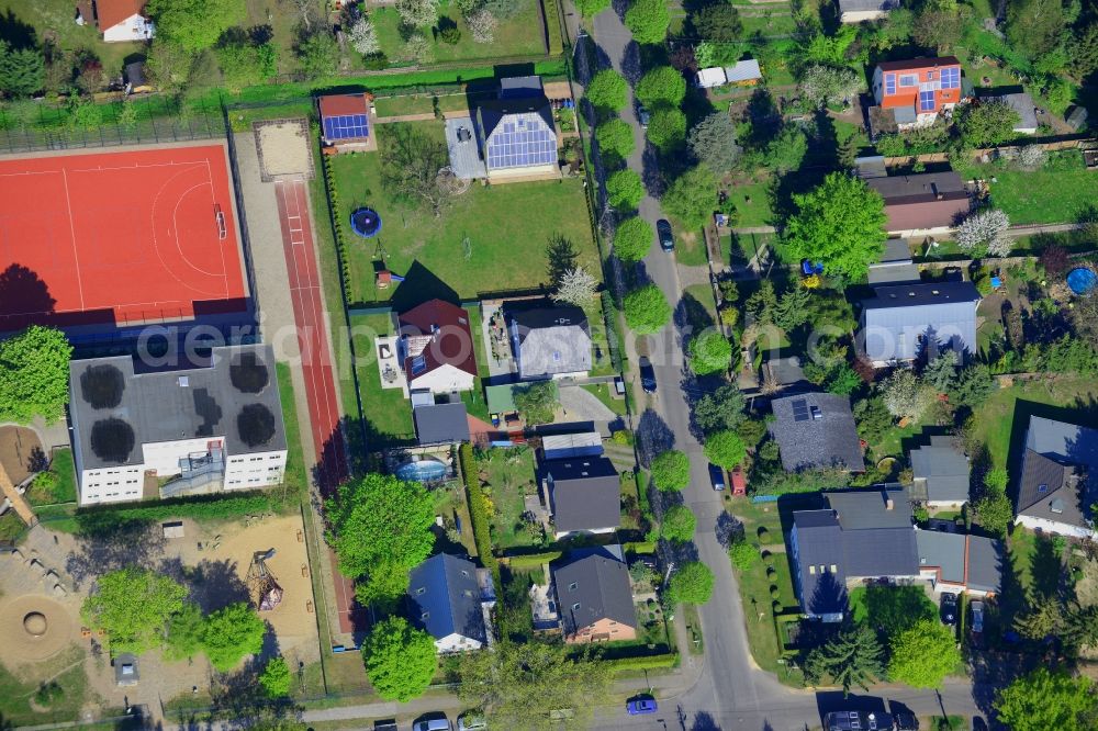 Berlin from above - Single family house residential area at the Bergedorfer road in 12621 BERLIN Kaulsdorf south