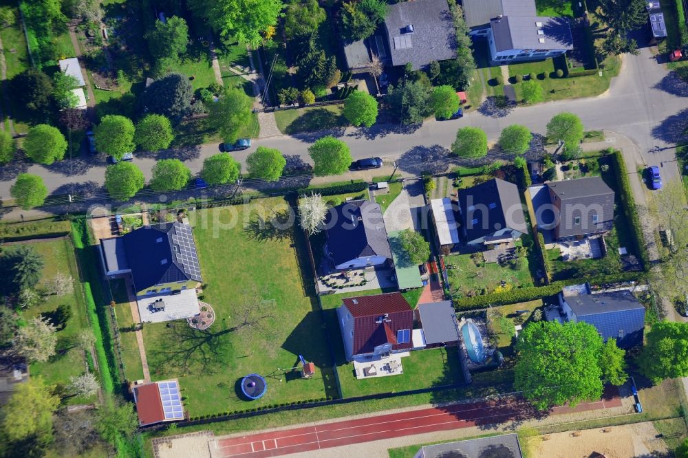 Aerial photograph Berlin - Single family house residential area at the Bergedorfer road in 12621 BERLIN Kaulsdorf south