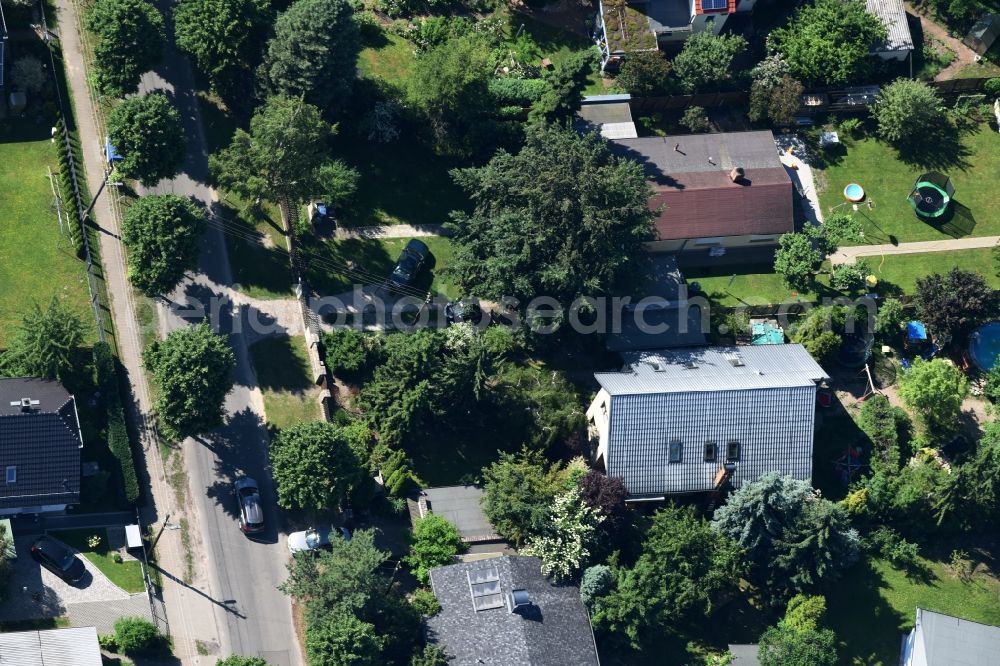 Berlin from the bird's eye view: Single family house residential area at the Bergedorfer road in 12621 BERLIN Kaulsdorf south