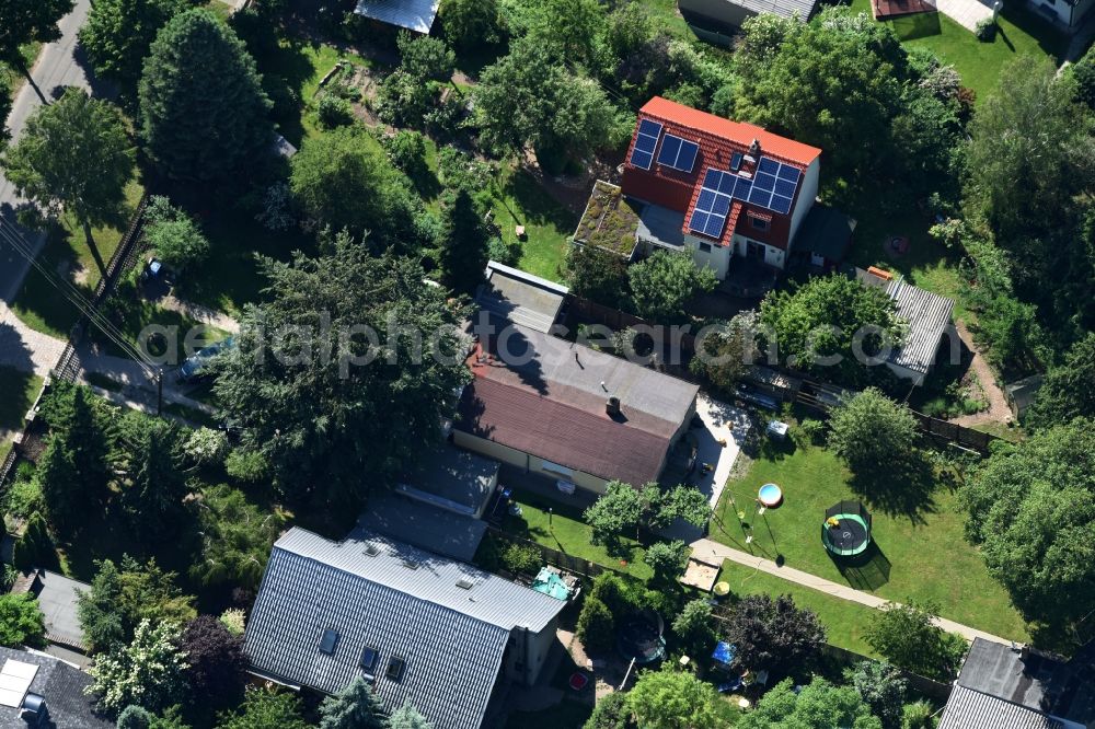 Berlin from above - Single family house residential area at the Bergedorfer road in 12621 BERLIN Kaulsdorf south