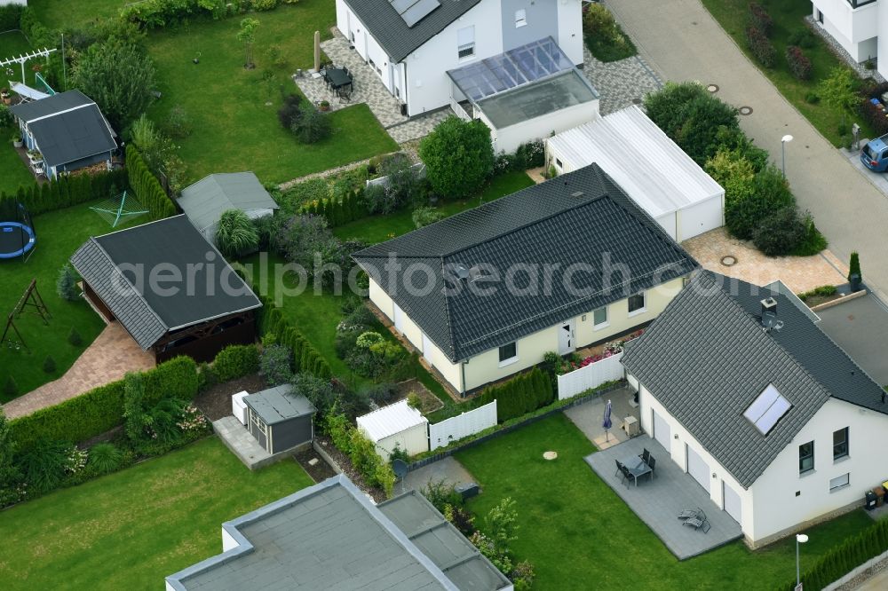 Magdeburg from above - Single-family residential area of settlement Am Birnengarten - Mirabellenweg in the district Ottersleben in Magdeburg in the state Saxony-Anhalt, Germany