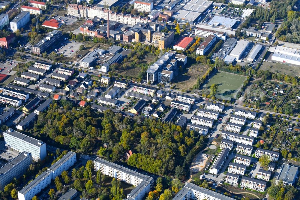 Berlin from the bird's eye view: Single-family residential area of settlement Bornitzstrasse in the district Lichtenberg in Berlin, Germany