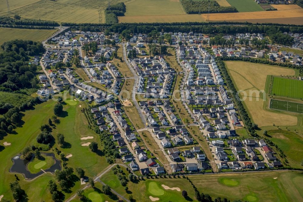 Dortmund from the bird's eye view: Single-family residential area of settlement Brakeler Feld in the district Brackel in Dortmund in the state North Rhine-Westphalia, Germany