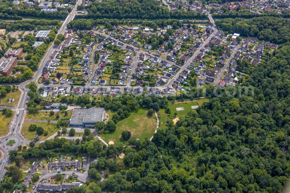 Castrop-Rauxel from the bird's eye view: Single-family residential area of settlement on street Rosenstrasse in Castrop-Rauxel at Ruhrgebiet in the state North Rhine-Westphalia, Germany