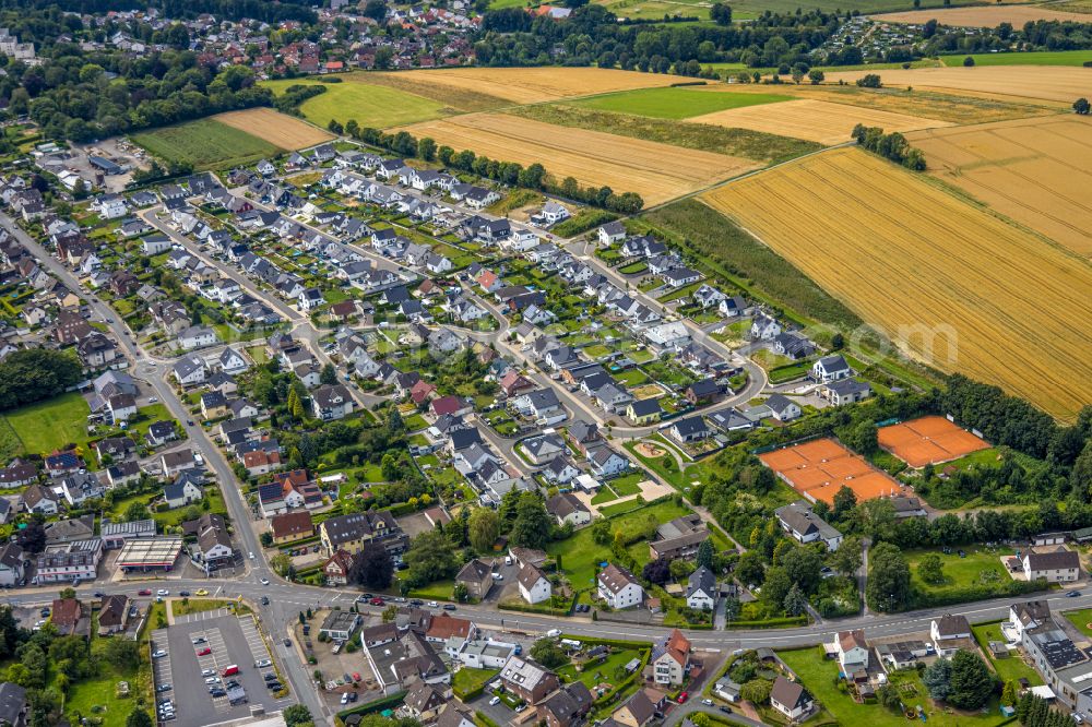 Aerial photograph Wickede (Ruhr) - Single-family residential area of settlement An of Chaussee on street Bonhoefferstrasse and Anne-Frank-Strasse in Wickede (Ruhr) in the state North Rhine-Westphalia, Germany