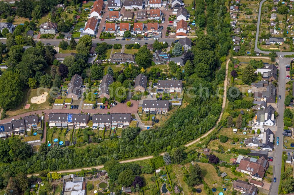 Castrop-Rauxel from the bird's eye view: Single-family residential area of settlement on Deininghauser Bach on street Am Graben in the district Bladenhorst in Castrop-Rauxel at Ruhrgebiet in the state North Rhine-Westphalia, Germany