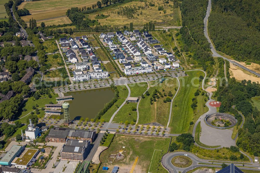 Dinslaken from above - Single-family residential area of settlement on street Willkommen in Dinslaken at Ruhrgebiet in the state North Rhine-Westphalia, Germany