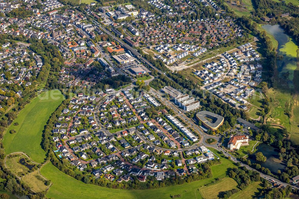 Duisburg from the bird's eye view: Single-family residential area of settlement on Heinz-Troekes-Strasse in Duisburg in the state North Rhine-Westphalia