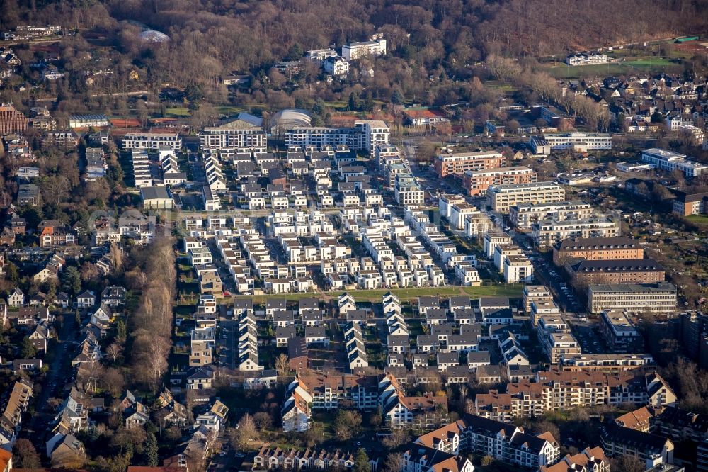 Düsseldorf from above - Single-family residential area of settlement Eichengrund - Am Nussbaum - Haselnussweg in the district Moersenbroich in Duesseldorf in the state North Rhine-Westphalia, Germany