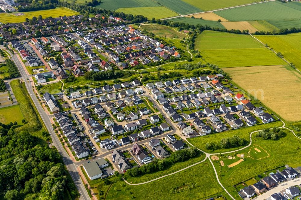 Soest from the bird's eye view: Single-family residential area of settlement entlang of Ardeyweg in Soest in the state North Rhine-Westphalia, Germany