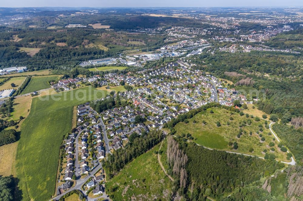 Aerial photograph Menden (Sauerland) - Single-family residential area of settlement along the Berkenhofskamp - Paschesiepen in Menden (Sauerland) in the state North Rhine-Westphalia, Germany