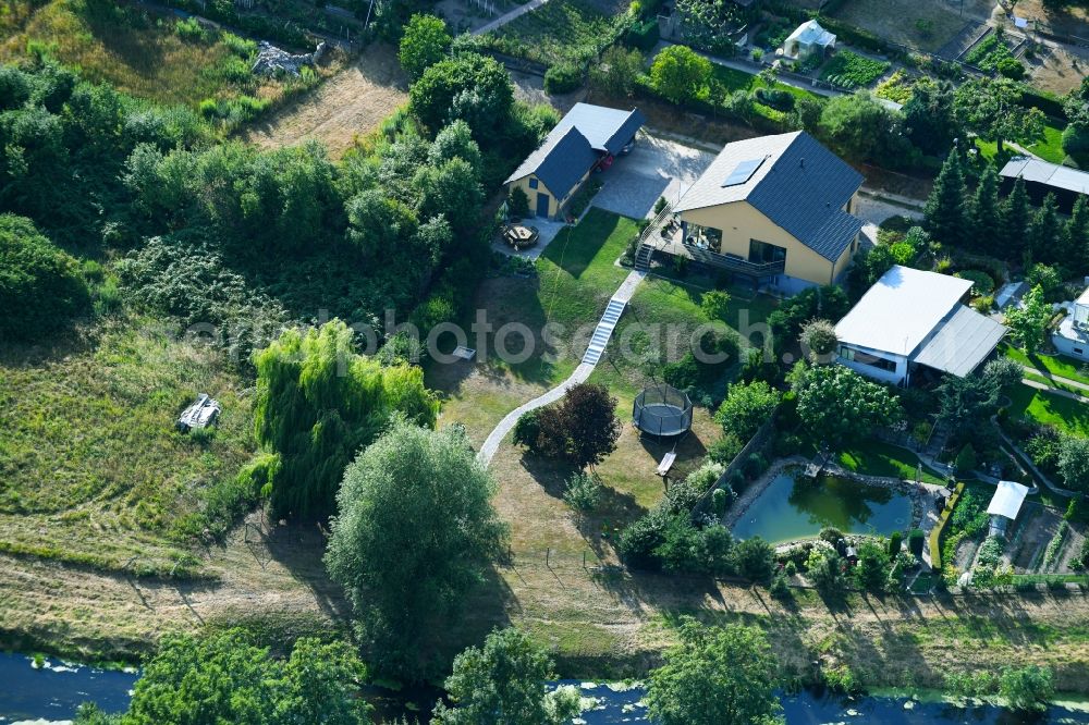 Osterburg (Altmark) from the bird's eye view: Single-family residential area of settlement along the Biese in Osterburg (Altmark) in the state Saxony-Anhalt, Germany