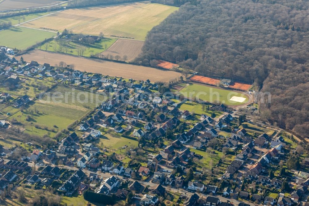 Aerial photograph Dinslaken - Single-family residential area of settlement along the Eppinkstrasse - Im Kirchbruch in Dinslaken in the state North Rhine-Westphalia, Germany