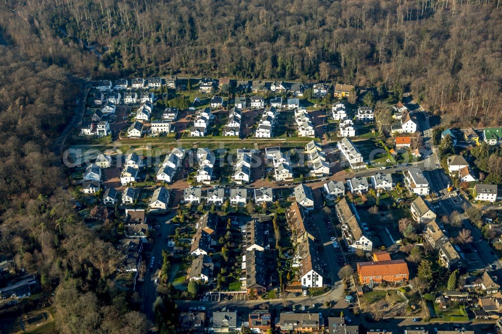 Aerial image Essen - Single-family residential area of settlement along the Heisinger Strasse - Zur Waldesquelle in Essen in the state North Rhine-Westphalia, Germany