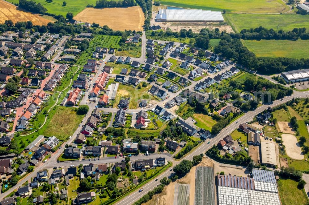 Kirchhellen from the bird's eye view: Residential area of single family detached houses along Helle Strasse and Tappenhof in the South of Kirchhellen in the state of North Rhine-Westphalia