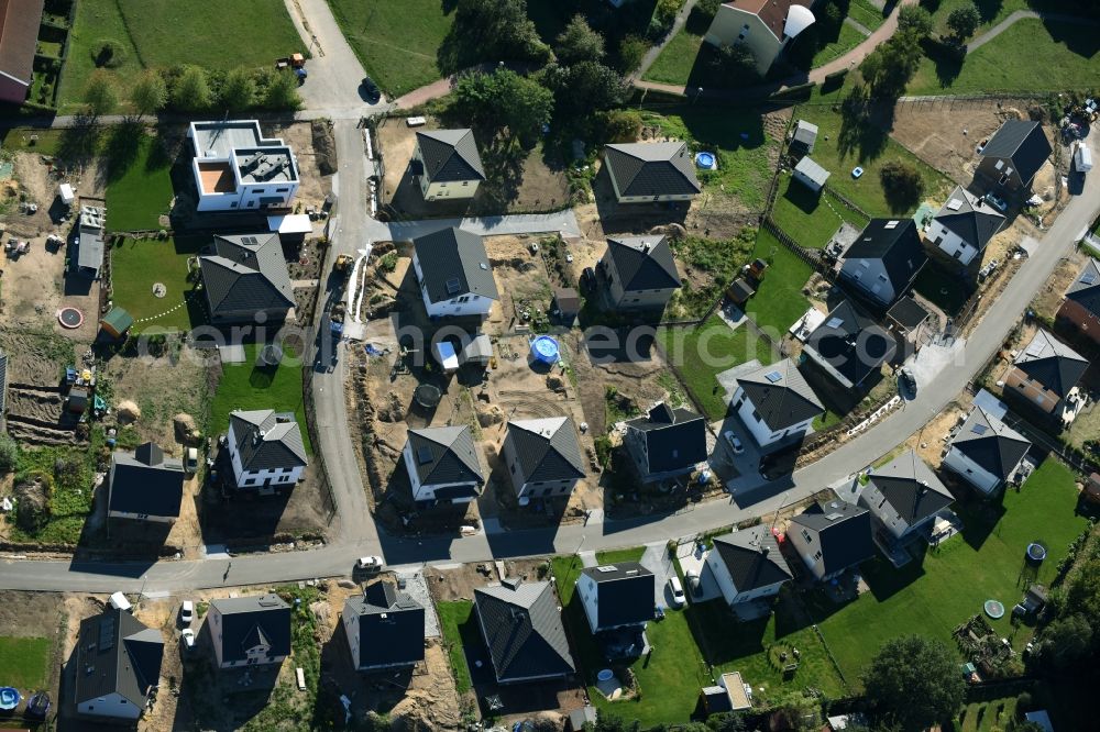 Aerial photograph Vogelsdorf - Single-family residential area of settlement along the Hosemannstrasse corner Bettina-von-Arnim-Strasse in Vogelsdorf in the state Brandenburg