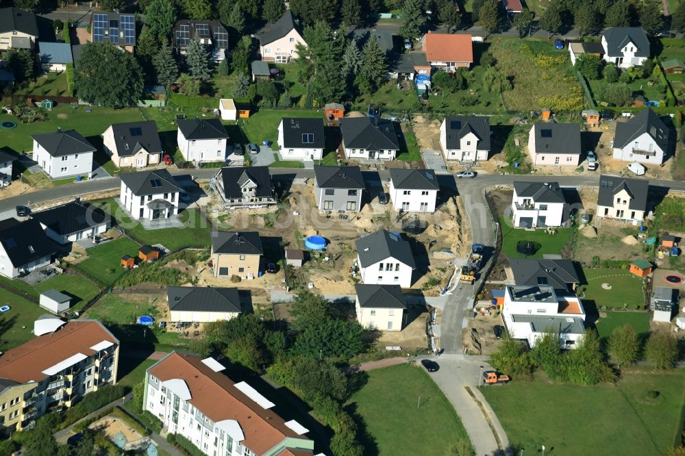 Aerial photograph Vogelsdorf - Single-family residential area of settlement along the Hosemannstrasse corner Bettina-von-Arnim-Strasse in Vogelsdorf in the state Brandenburg