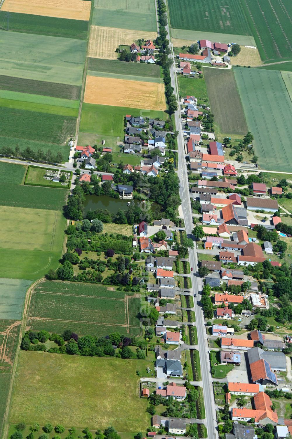 Aerial photograph Karlshuld - Single-family residential area of settlement along the Ingolstadter Strasse in Karlshuld in the state Bavaria, Germany