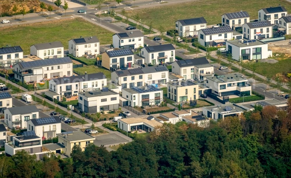 Gelsenkirchen from above - Single-family residential area of settlement along the Johannes-Rau-Allee in Gelsenkirchen in the state North Rhine-Westphalia, Germany